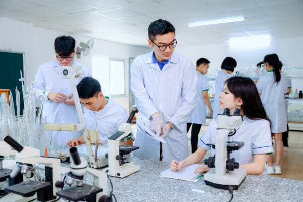 Kỹ thuật xét nghiệm y học là gì?