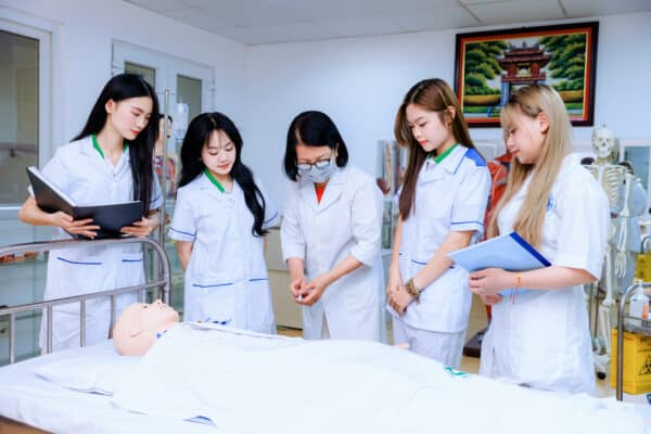 các trường xét học bạ ngành điều dưỡng