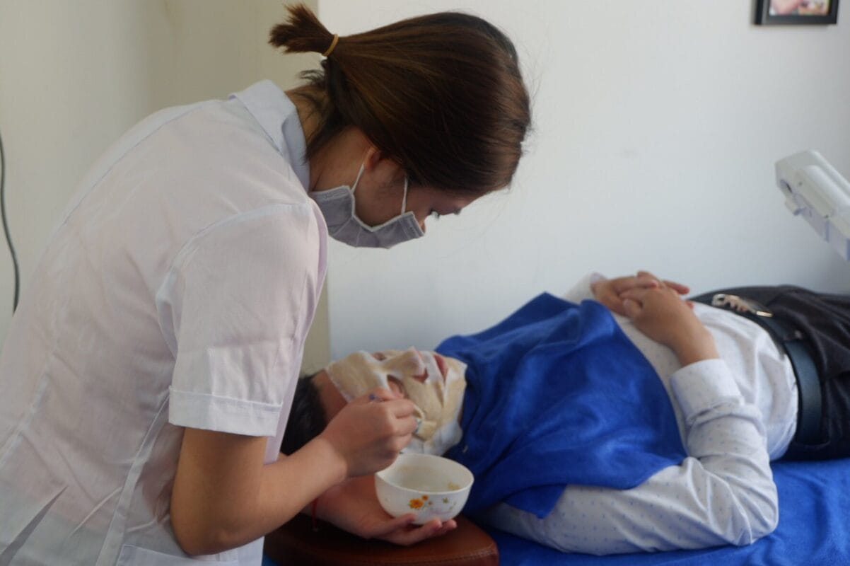 Ngành chăm sóc sắc đẹp, cơ hội việc làm, các trường đào tạo tại Hà Nội. 1 ngành chăm sóc sắc đẹp